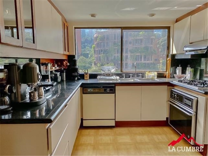 Apartamento de 3 alcobas en arriendo en San Lucas, Medellín, 250 m² · foto 3 de 6