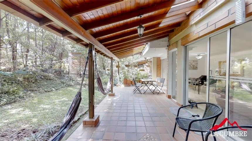 Casa de 4 alcobas en venta en La Aguacatala, Medellín, 250 m² · foto 2 de 12