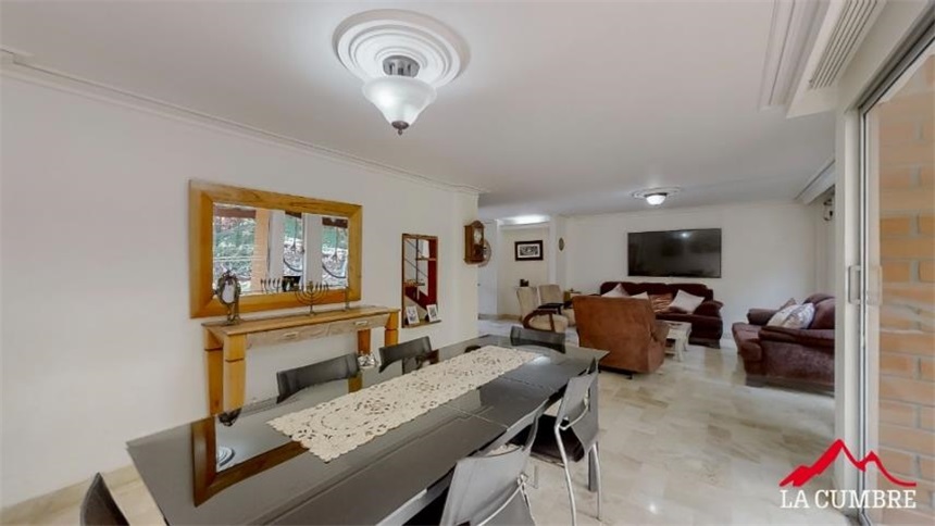Casa de 4 alcobas en venta en La Aguacatala, Medellín, 250 m² · foto 7 de 12