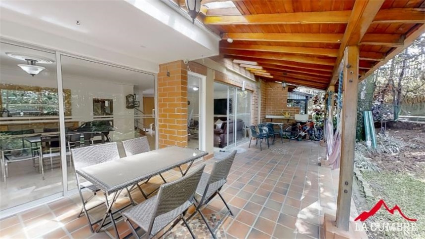 Casa de 4 alcobas en venta en La Aguacatala, Medellín, 250 m² · foto 3 de 12