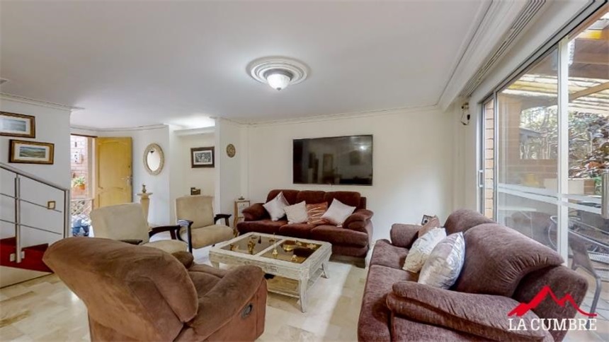 Casa de 4 alcobas en venta en La Aguacatala, Medellín, 250 m² · foto 4 de 12