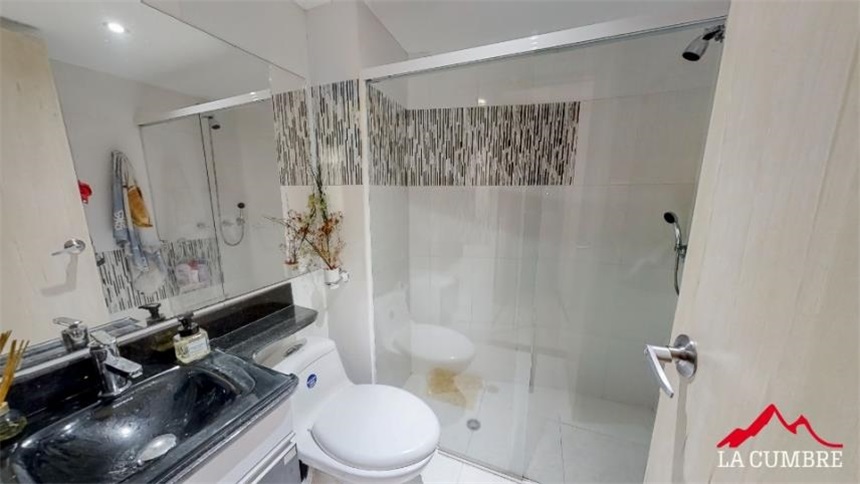 Casa de 4 alcobas en venta en La Aguacatala, Medellín, 250 m² · foto 8 de 12