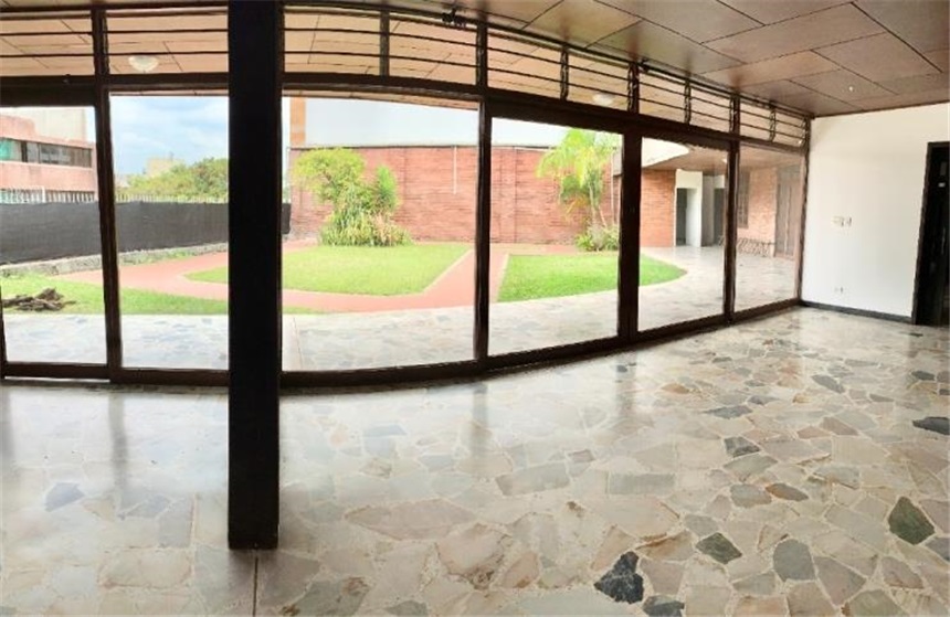 Casa de 4 alcobas en venta en Arboledas, Cali, 694 m² · foto 3 de 24