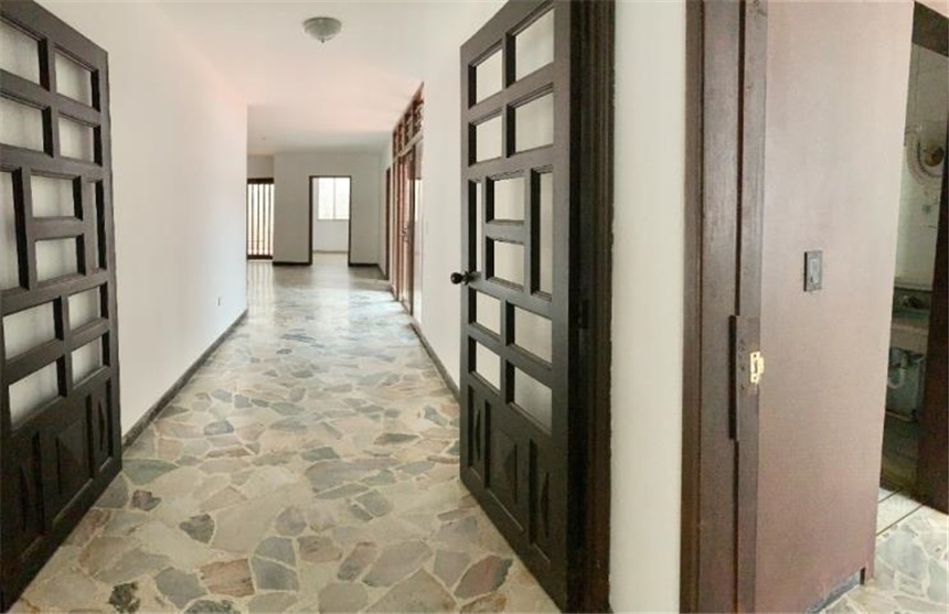Casa de 4 alcobas en venta en Arboledas, Cali, 694 m² · foto 12 de 24