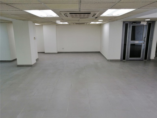 Local en Arriendo - Más
