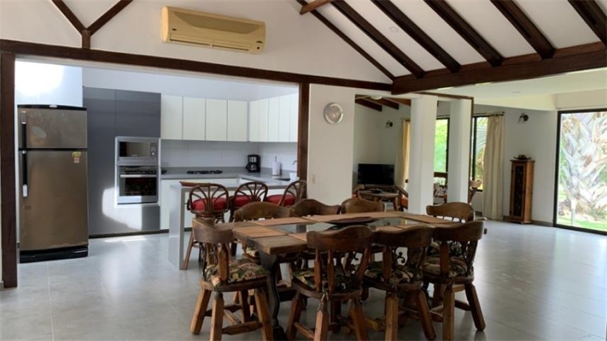 Casa de 6 alcobas en venta en Ricaurte, 1868 m² · foto 11 de 24