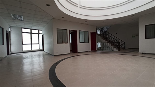 Local en Arriendo - Más