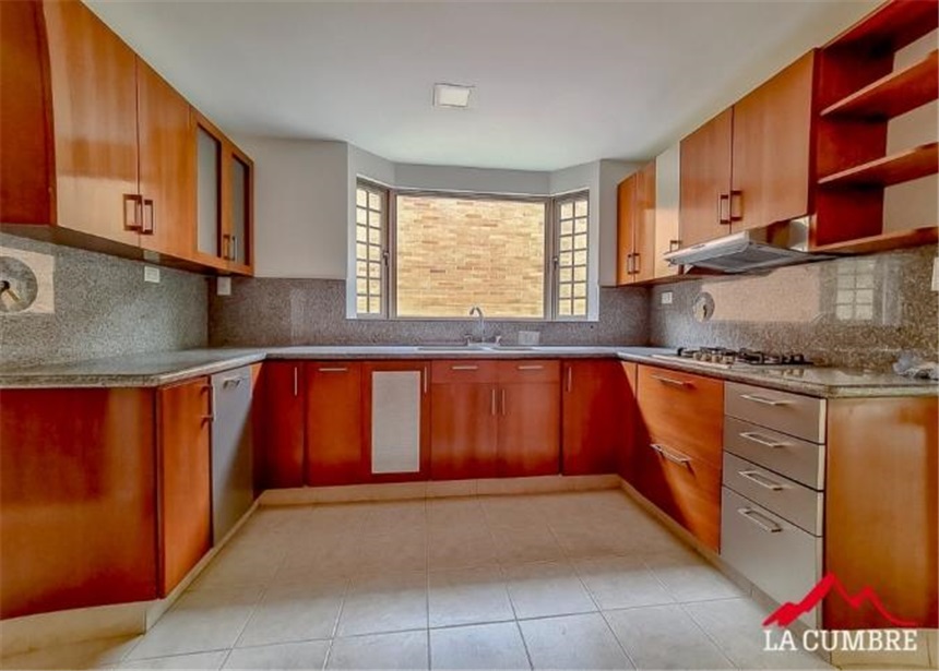 Casa de 3 alcobas en arriendo en El Poblado, Medellín, 240 m² · foto 6 de 12