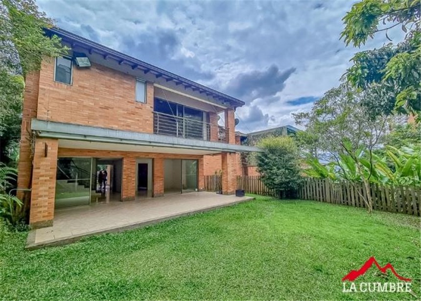Casa de 3 alcobas en arriendo en El Poblado, Medellín, 240 m² · foto 4 de 12