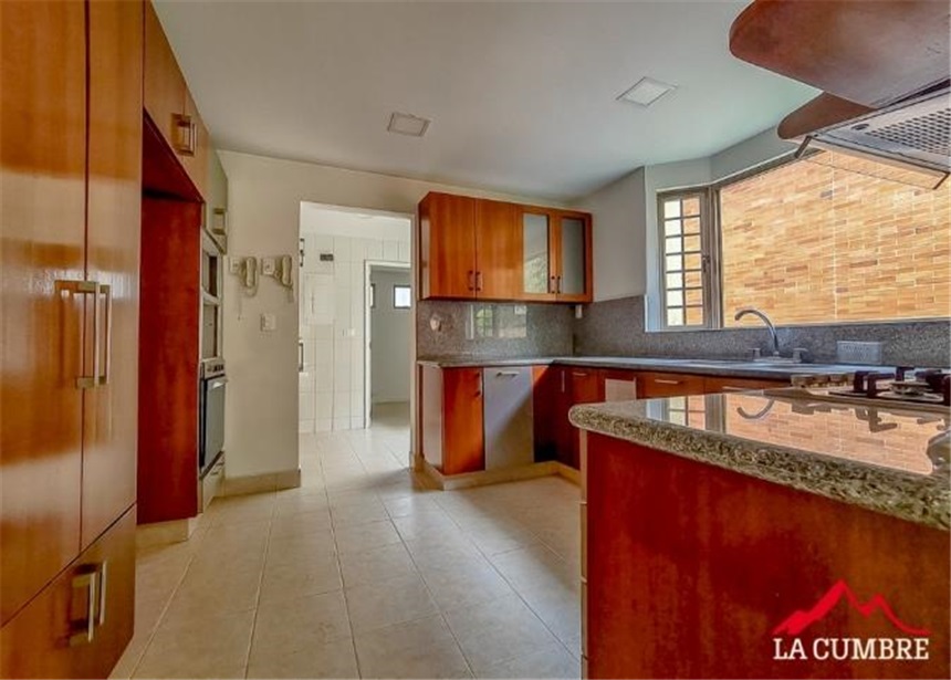 Casa de 3 alcobas en venta en San Lucas, Medellín, 240 m² · foto 7 de 12