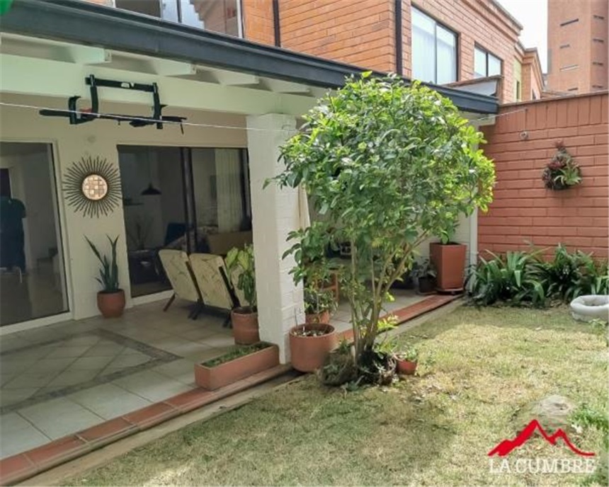 Casa de 3 alcobas en venta en La Sebastiana, Envigado, 231 m² · foto 3 de 11