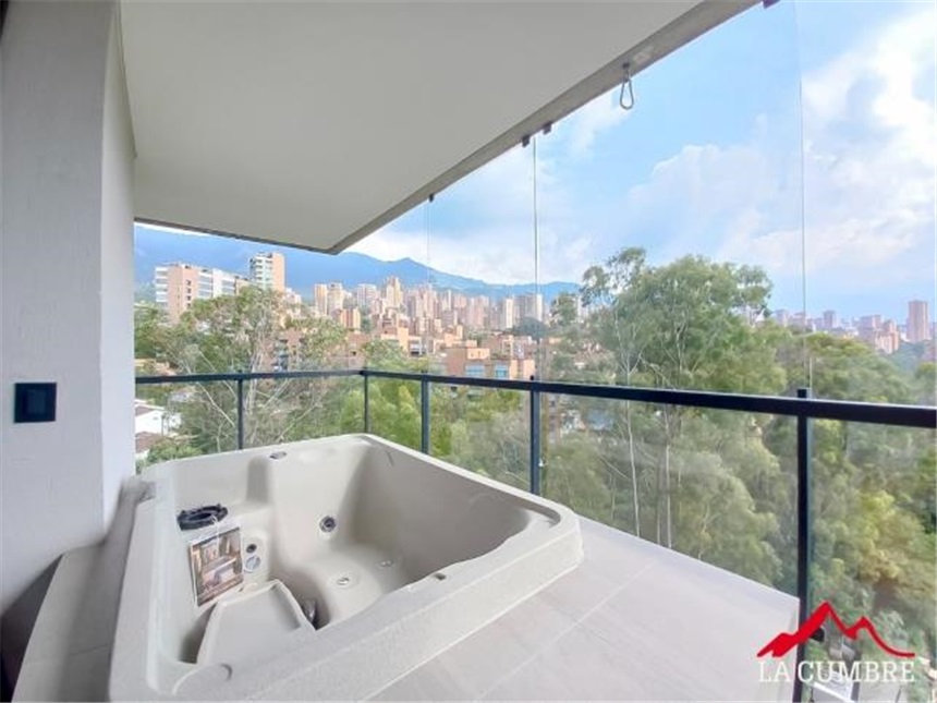 Apartamento en arriendo en El Poblado, Medellín · foto 3 de 14