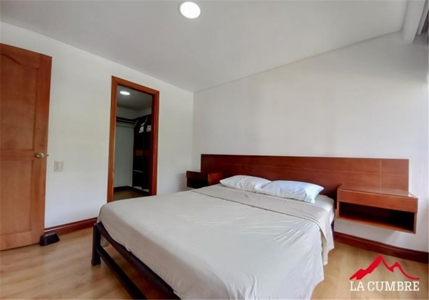 Apartamento en arriendo en Las Lomas No.1, Medellín · foto 10 de 12