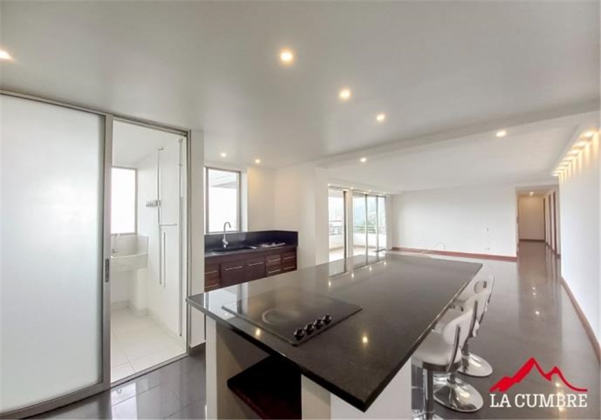 Apartamento de 2 alcobas en arriendo en El Tesoro, Medellín, 180 m² · foto 8 de 14