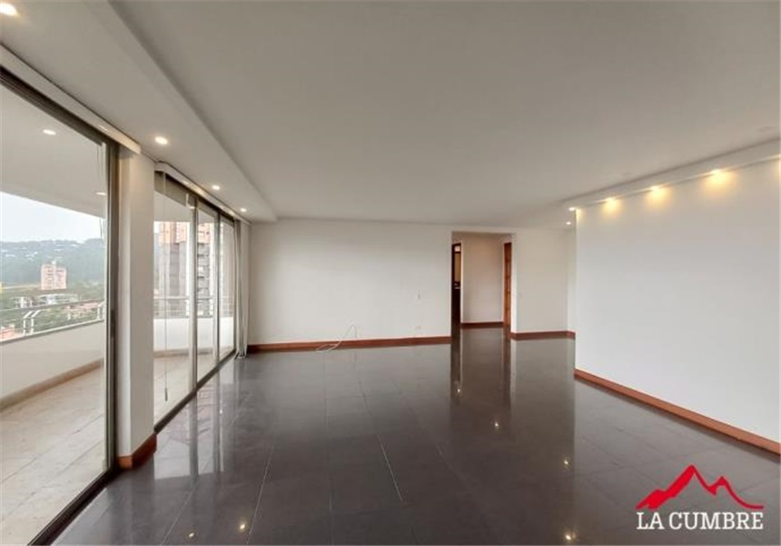 Apartamento de 2 alcobas en arriendo en El Tesoro, Medellín, 180 m² · foto 5 de 14