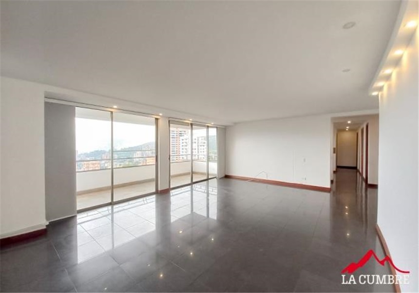 Apartamento de 2 alcobas en arriendo en El Tesoro, Medellín, 180 m² · foto 2 de 14