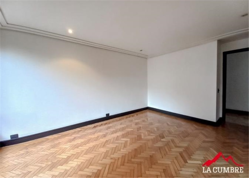 Apartamento de 3 alcobas en arriendo en El Castillo, Medellín, 215 m² · foto 9 de 9