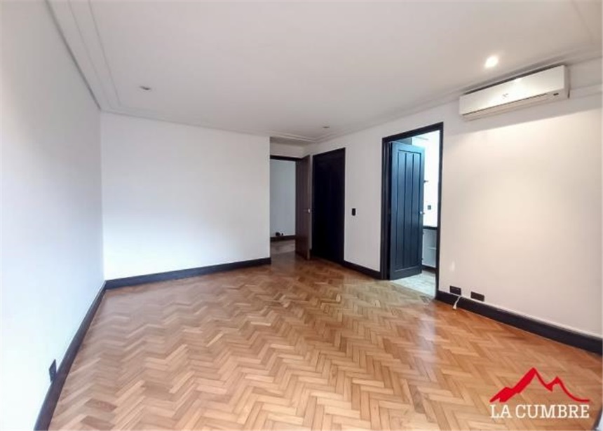 Apartamento de 3 alcobas en arriendo en El Castillo, Medellín, 215 m² · foto 7 de 9
