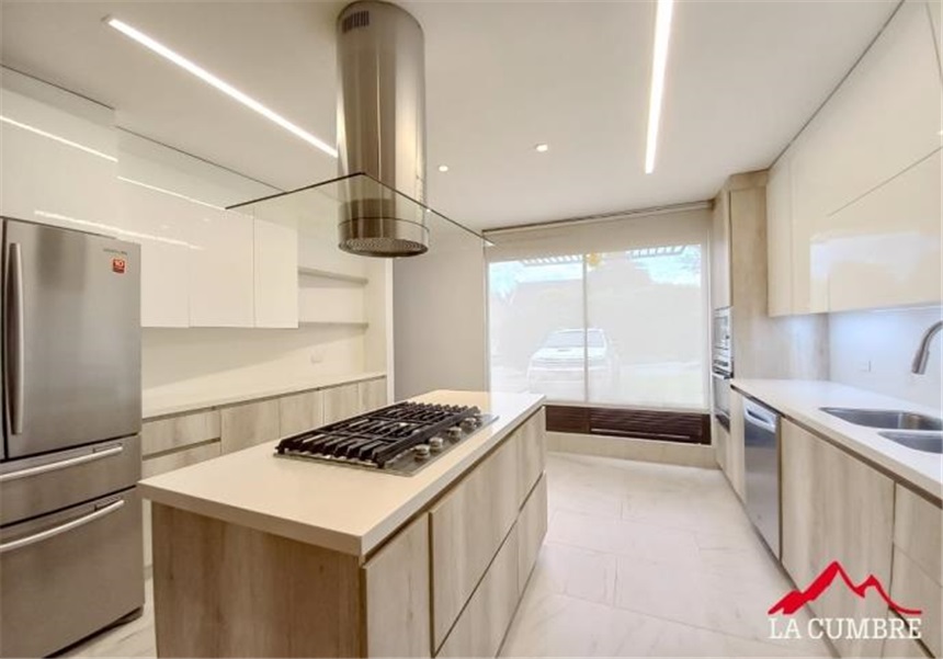 Casa de 5 alcobas en venta en Los Balsos, Medellín, 381 m² · foto 9 de 16