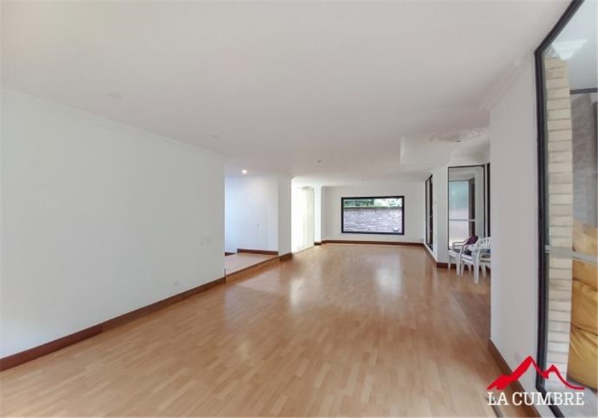 Casa de 5 alcobas en venta en Los Balsos, Medellín, 381 m² · foto 6 de 16