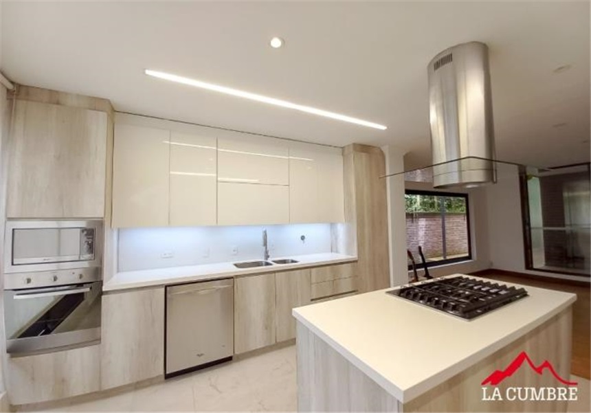 Casa de 5 alcobas en venta en Los Balsos, Medellín, 381 m² · foto 10 de 16