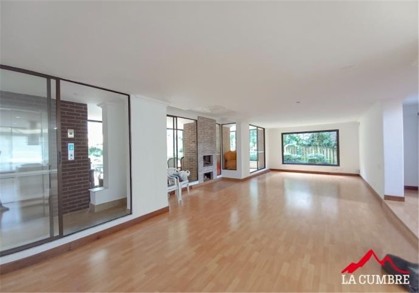 Casa de 5 alcobas en venta en Los Balsos, Medellín, 381 m² · foto 11 de 16