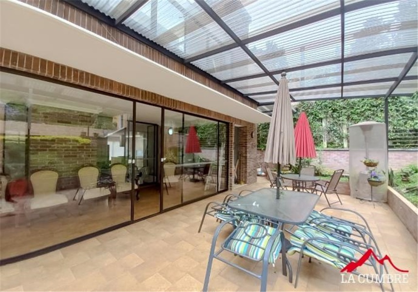Casa de 5 alcobas en venta en Los Balsos, Medellín, 381 m² · foto 5 de 16