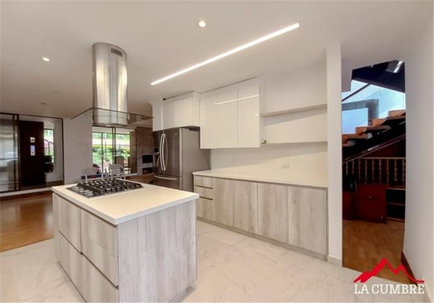 Casa de 5 alcobas en venta en Los Balsos, Medellín, 381 m² · foto 8 de 16