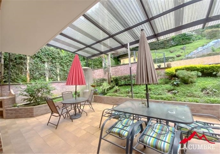 Casa de 5 alcobas en venta en Los Balsos, Medellín, 381 m² · foto 2 de 16