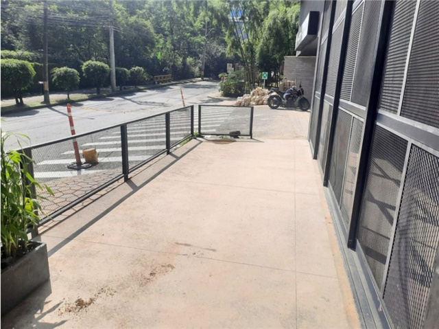 Local en Arriendo - Más