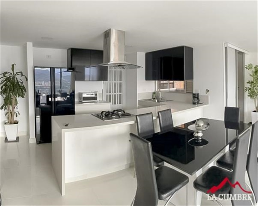 Apartamento de 3 alcobas en arriendo en Vía Las Palmas, Medellín, 135 m² · foto 5 de 9