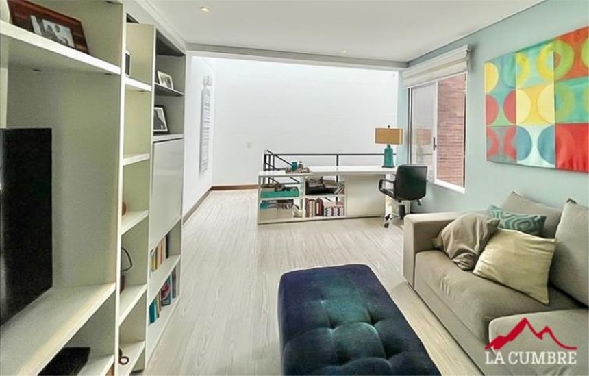 Casa de 3 alcobas en venta en Loma El Atravesado, Envigado, 183 m² · foto 11 de 13