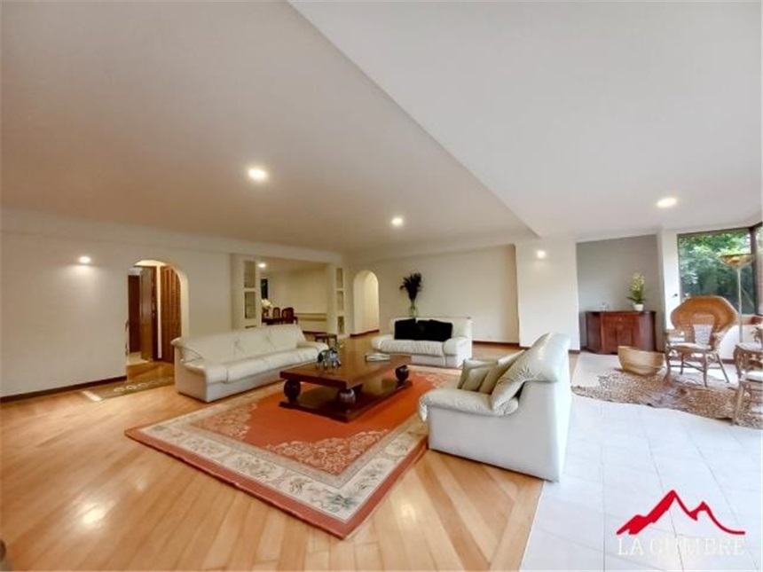 Apartamento de 3 alcobas en arriendo en Los Balsos, Medellín, 241 m² · foto 8 de 11