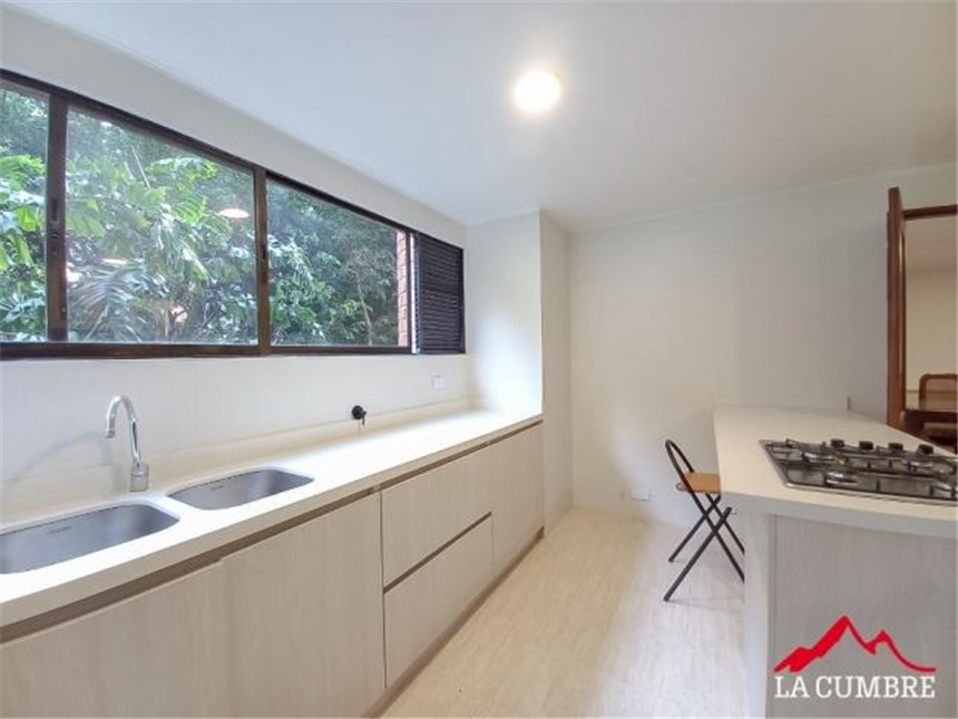 Apartamento de 3 alcobas en arriendo en Los Balsos, Medellín, 241 m² · foto 6 de 11