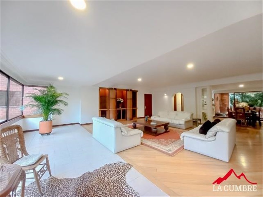 Apartamento de 3 alcobas en arriendo en Los Balsos, Medellín, 241 m² · foto 4 de 11