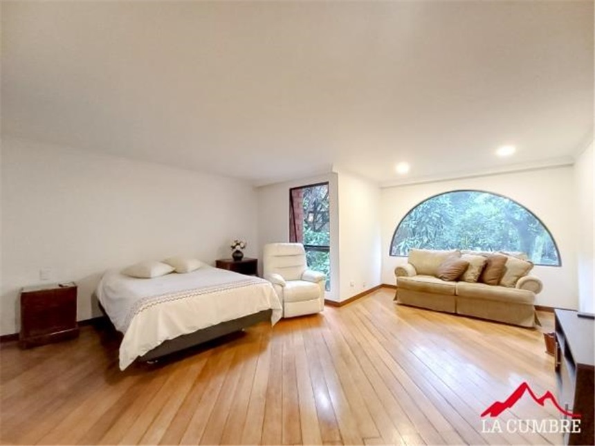 Apartamento de 3 alcobas en arriendo en Los Balsos, Medellín, 241 m² · foto 11 de 11