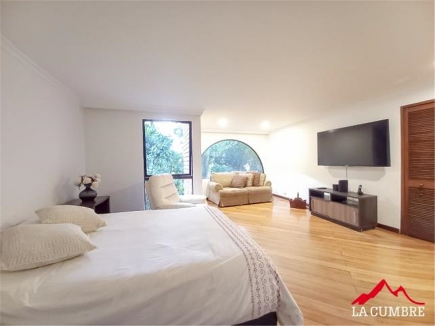 Apartamento de 3 alcobas en arriendo en Los Balsos, Medellín, 241 m² · foto 10 de 11