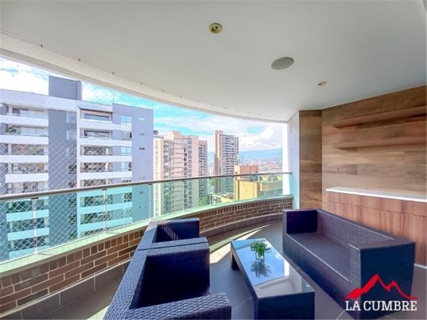 Apartamento de 3 alcobas en arriendo en Granizal, Medellín, 178 m² · foto 3 de 14