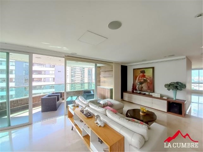 Apartamento de 3 alcobas en arriendo en Granizal, Medellín, 178 m² · foto 2 de 14