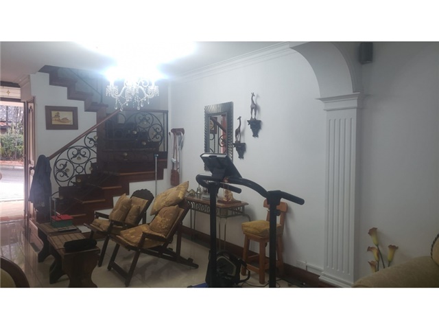 Casa de 6 alcobas en venta en Loma Del Escobero, Envigado, 234 m² · foto 3 de 24