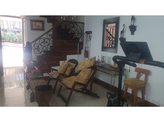 Casa de 6 alcobas en venta en Loma Del Escobero, Envigado, 234 m² · foto 10 de 24