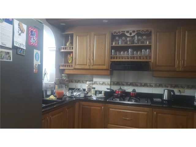 Casa de 6 alcobas en venta en Loma Del Escobero, Envigado, 234 m² · foto 11 de 24