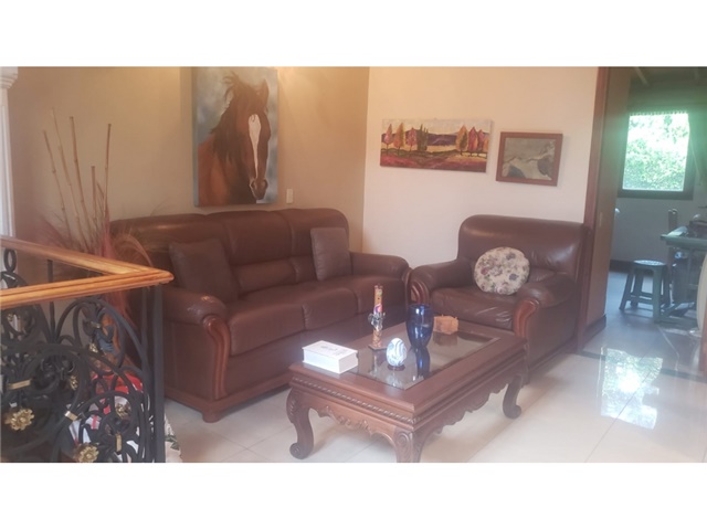 Casa de 6 alcobas en venta en Loma Del Escobero, Envigado, 234 m² · foto 13 de 24