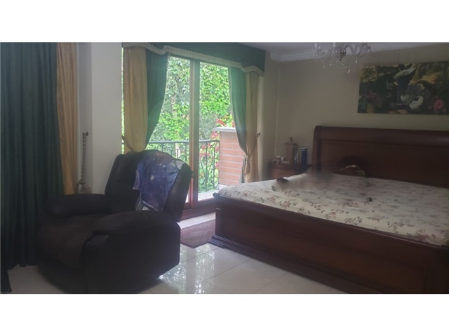 Casa de 6 alcobas en venta en Loma Del Escobero, Envigado, 234 m² · foto 15 de 24