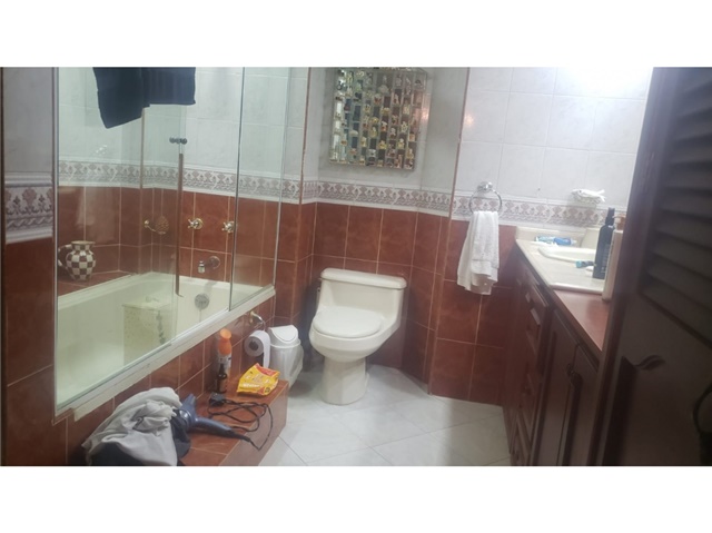 Casa de 6 alcobas en venta en Loma Del Escobero, Envigado, 234 m² · foto 22 de 24