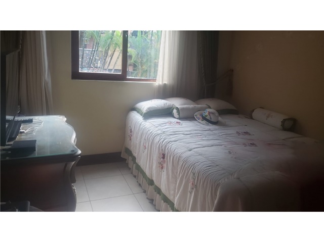 Casa de 6 alcobas en venta en Loma Del Escobero, Envigado, 234 m² · foto 23 de 24