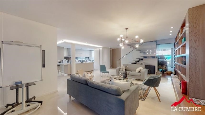 Casa de 3 alcobas en venta en El Diamante No. 2, Medellín, 380 m² · foto 6 de 16
