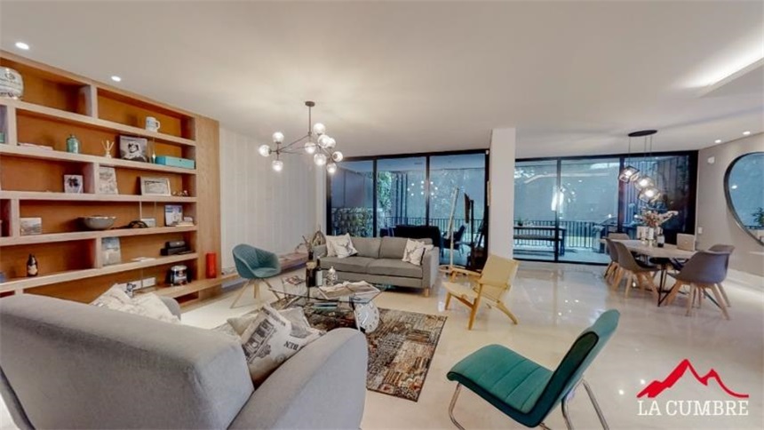 Casa de 3 alcobas en venta en El Diamante No. 2, Medellín, 380 m² · foto 2 de 16