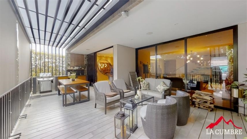 Casa de 3 alcobas en venta en El Diamante No. 2, Medellín, 380 m² · foto 3 de 16
