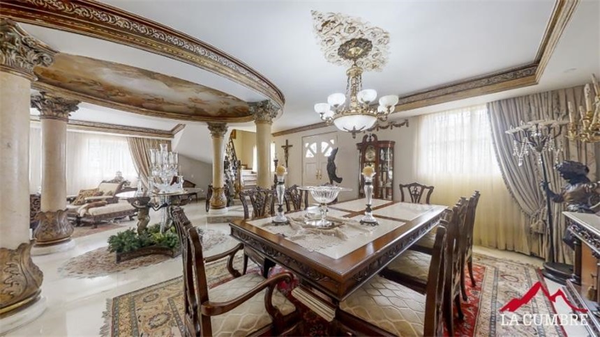 Casa de 4 alcobas en venta en Los Naranjos, Medellín, 700 m² · foto 7 de 13